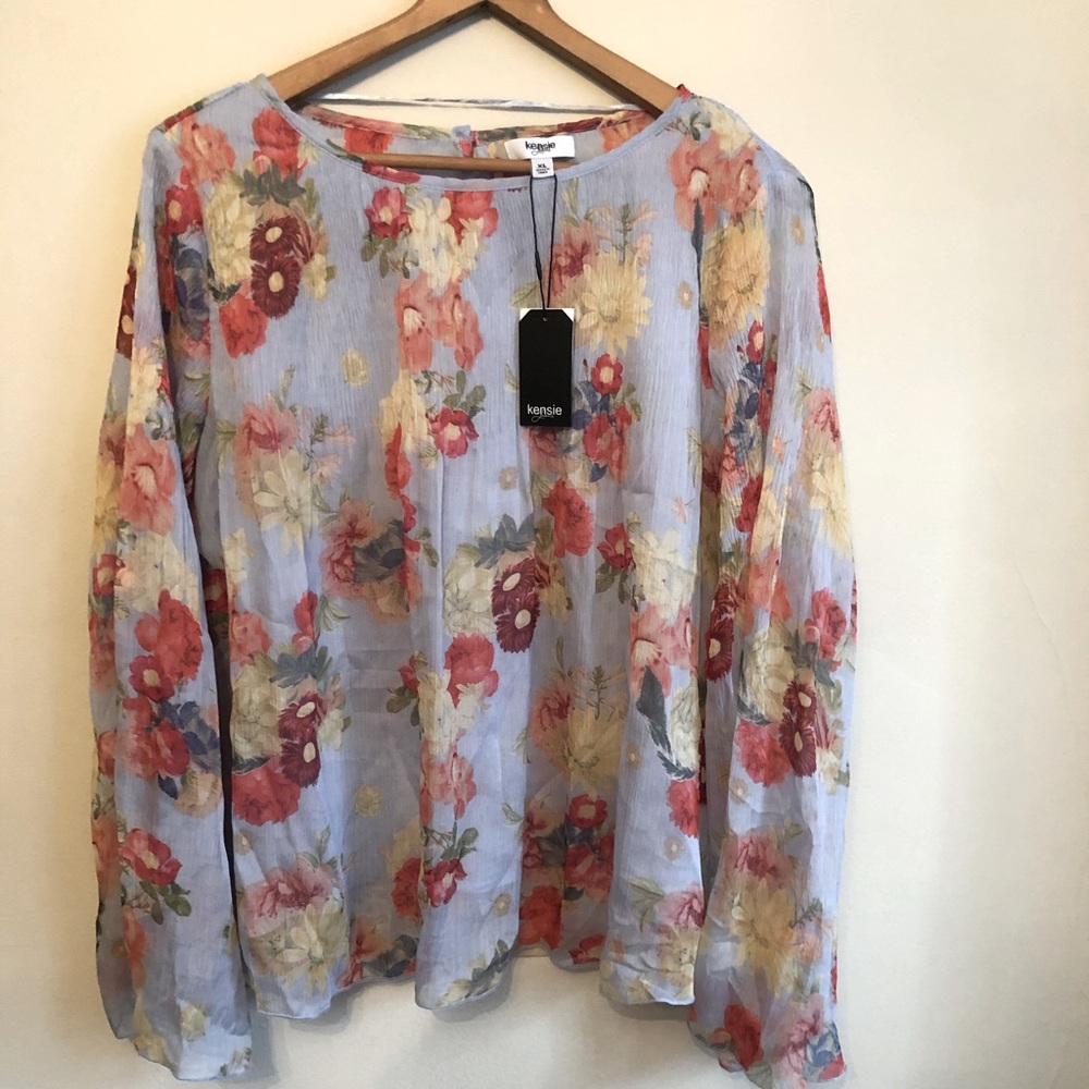 NWT- Kenzie Floral Top! SZ-L